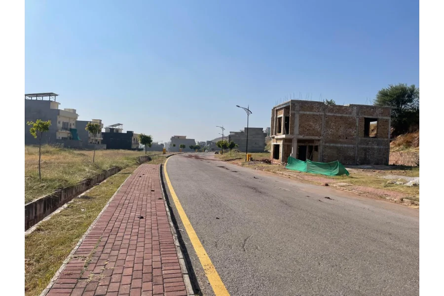 10 مرلہ پلاٹ نمبر 14 برائے فروخت