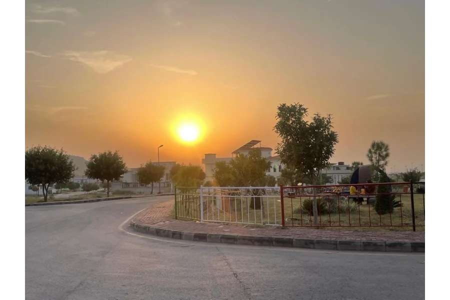 1 kanal Plot no 17 for sale