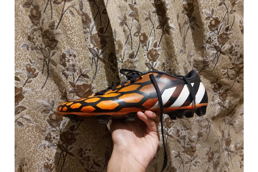 ایڈیڈاس پریڈیٹر سائز 10