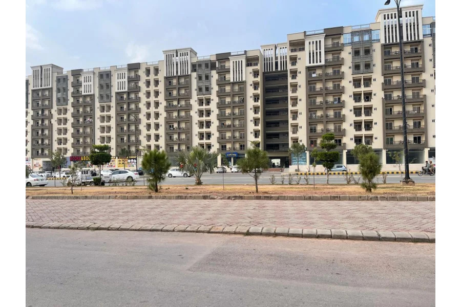 10 مرلہ پلاٹ نمبر 6 برائے فروخت