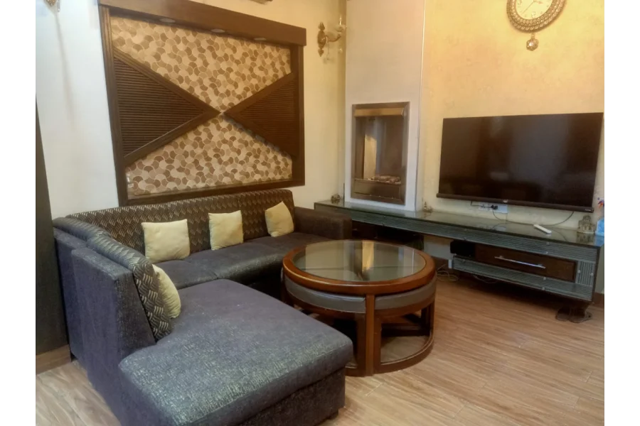 5 مرلہ فرنشڈ مکان کرایہ پر دستیاب ہے۔