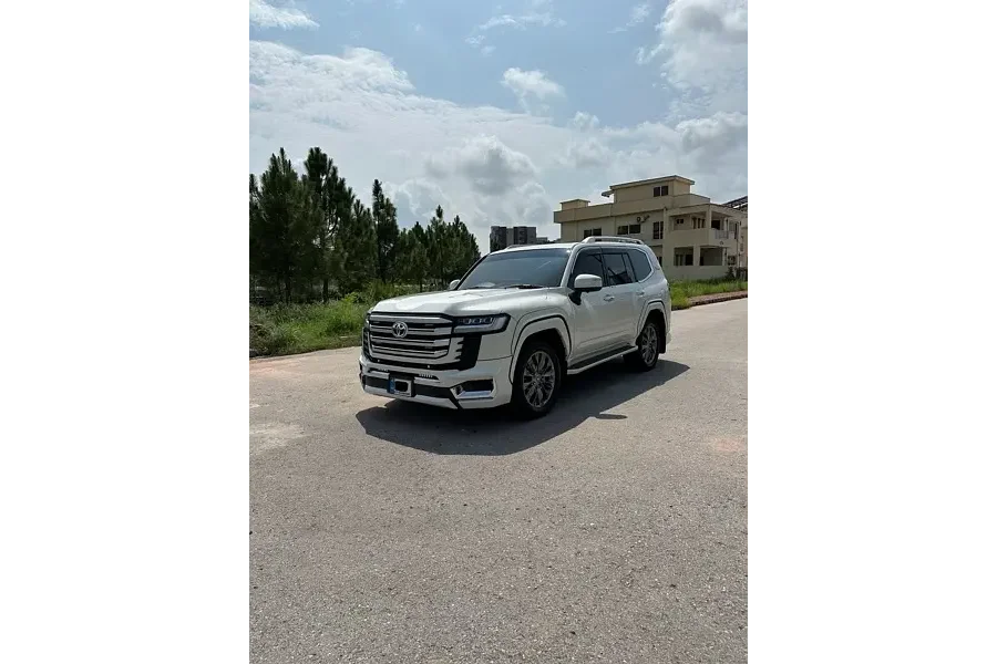 ٹویوٹا لینڈ کروزر 2000