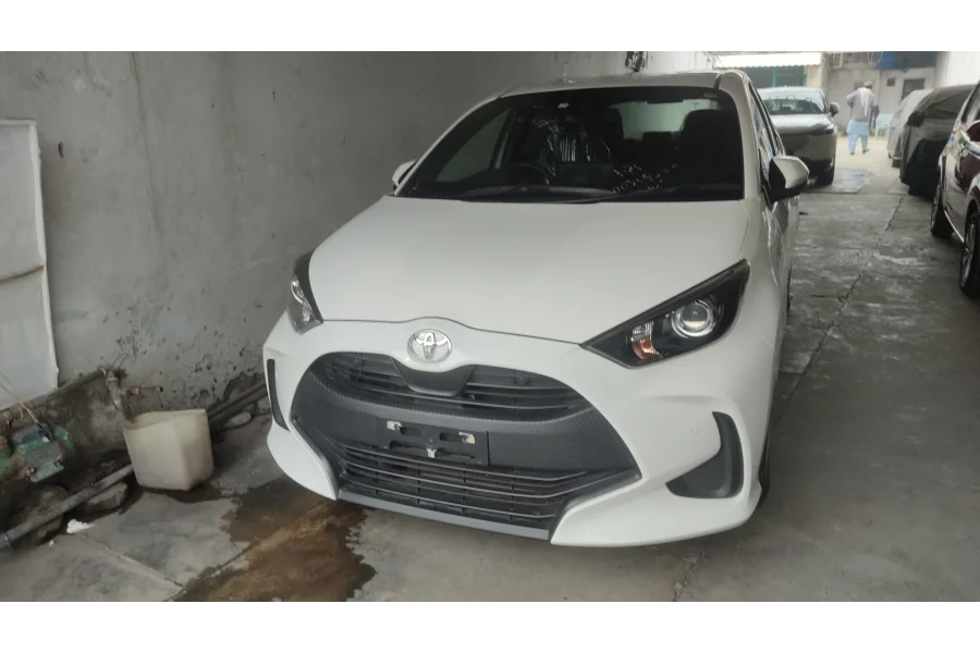 TOYOTA YARIS 1.0 فروخت کے لیے دستیاب ہے۔