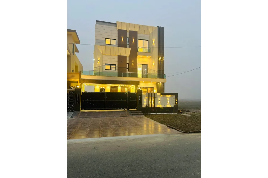 10 Marla House Available for Sale