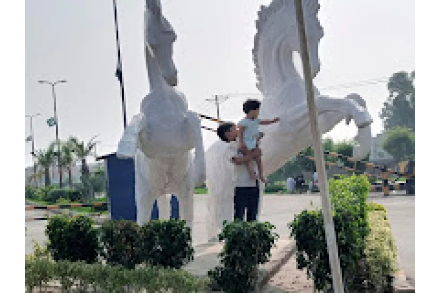 سن سٹی ہاؤسنگ سکیم بلاک بی میں پلاٹس برائے فروخت