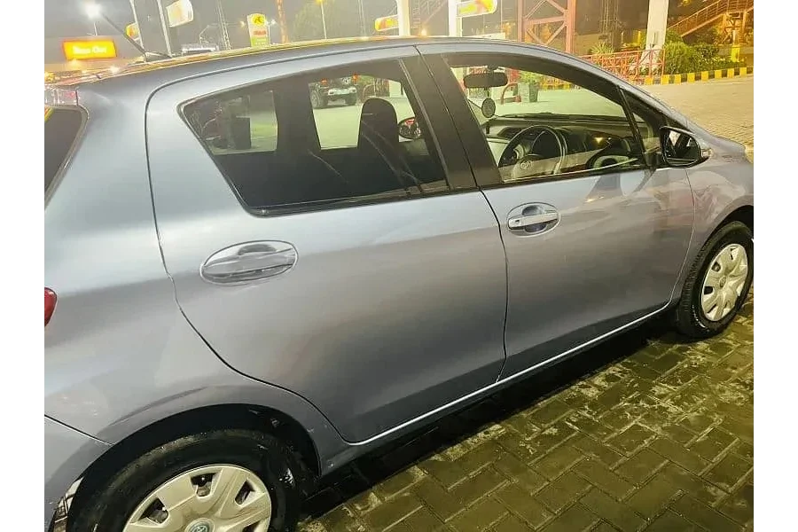 Toyota Vitz F 1.0 2011