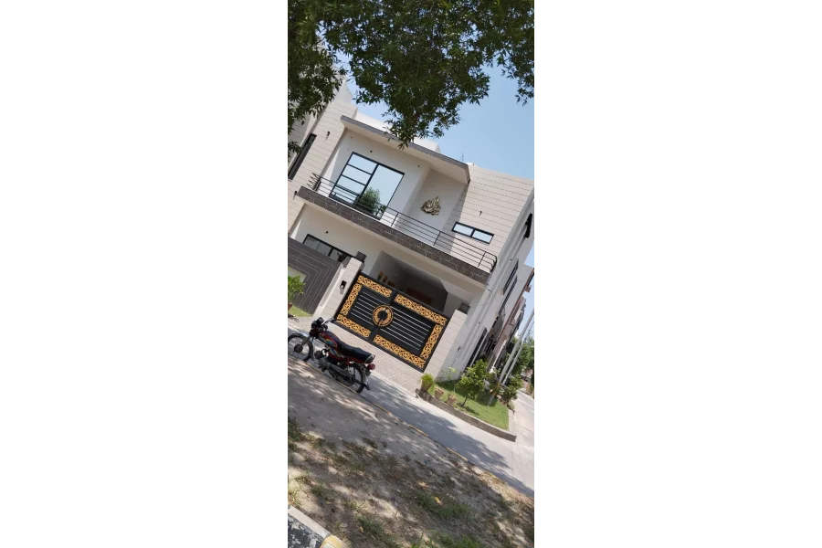 فور سیزن میں 4.5 مرلہ مکان