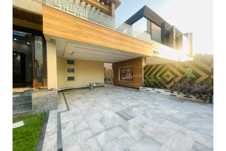 بحریہ ٹاؤن، لاہور میں ایک کنال مکمل فرنشڈ مکان برائے فروخت