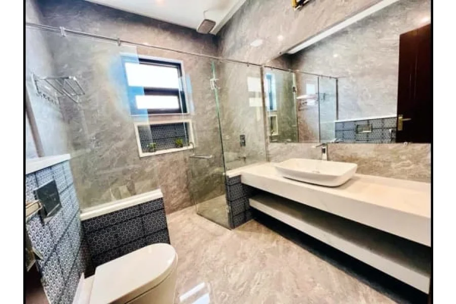 1KANAL HOUSE AVAILBLE FOR SALE IN LAHORE DHA PHASE (II)