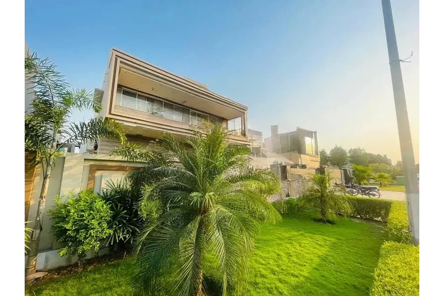 مکمل طور پر فرنشڈ سٹوڈیو اپارٹمنٹ برائے فروخت، بحریہ ٹاؤن لاہور