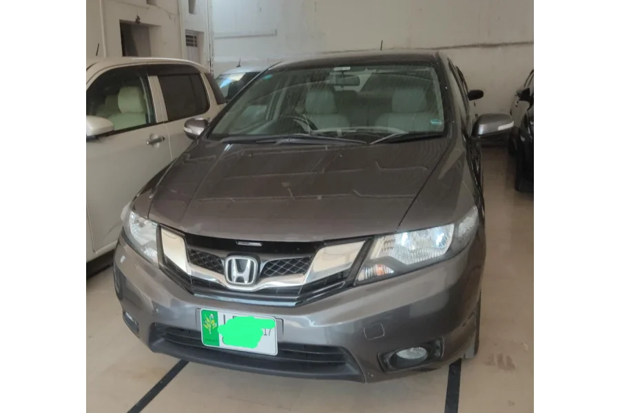 ہونڈا سٹی 1.3 فروخت کے لیے دستیاب ہے۔