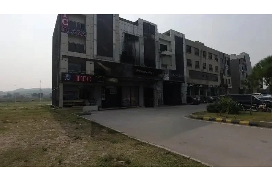 3 سائیڈ کارنر کمرشل پلاٹ برائے فروخت، بحریہ ٹاؤن آر ڈبلیو پی