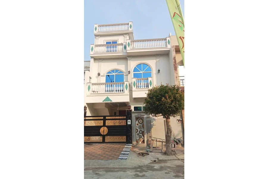 5 مرلہ مکان برائے فروخت 70 فٹ روڈ فور سیزن