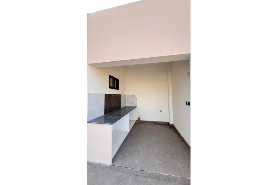 5 مرلہ تین منزلہ مکان برائے فروخت