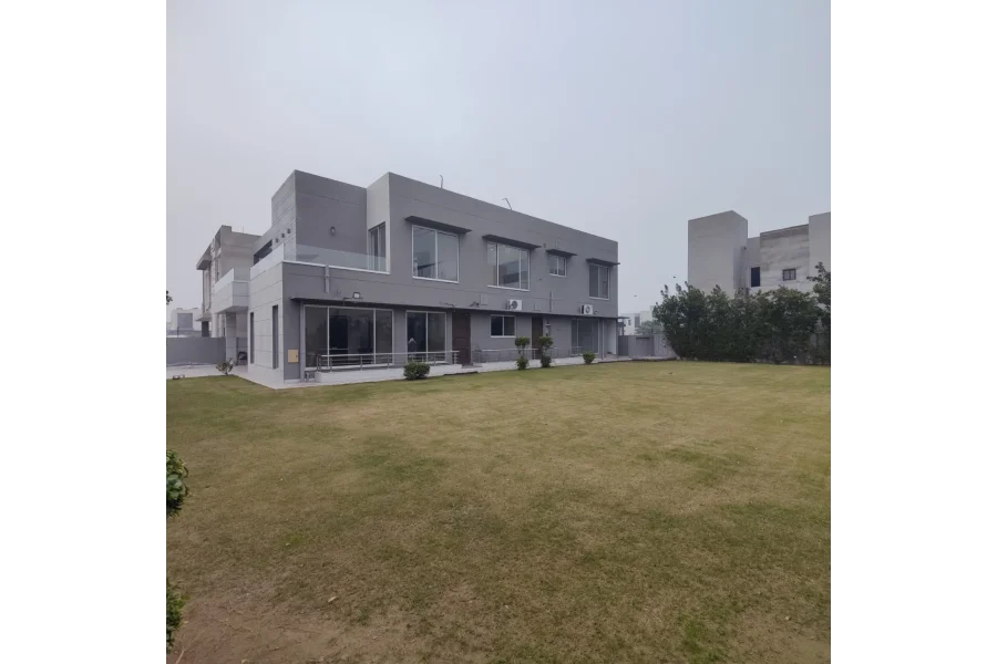 Zaryab Mark & Developers offer a 2 Kanal Bungalow For Sale