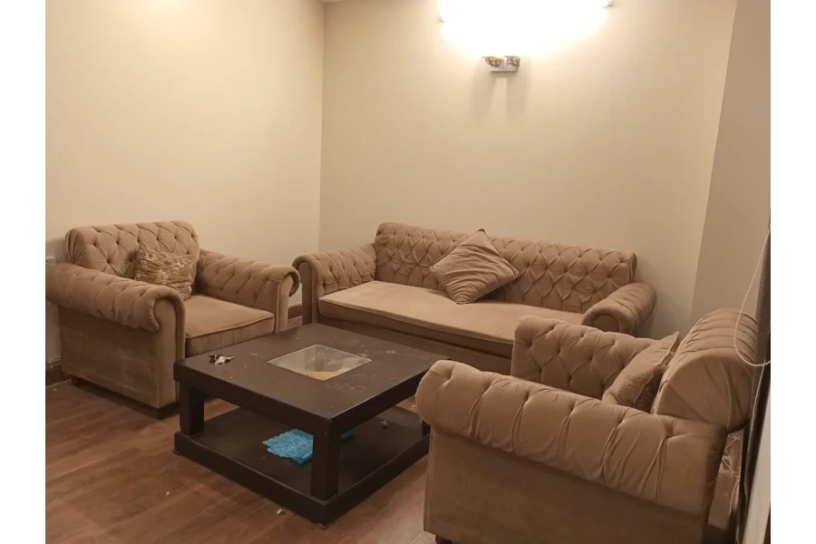 E11/4 اپولو ٹاور میں 3 بیڈ فرنشڈ اپارٹمنٹ کرایہ پر دستیاب ہے۔