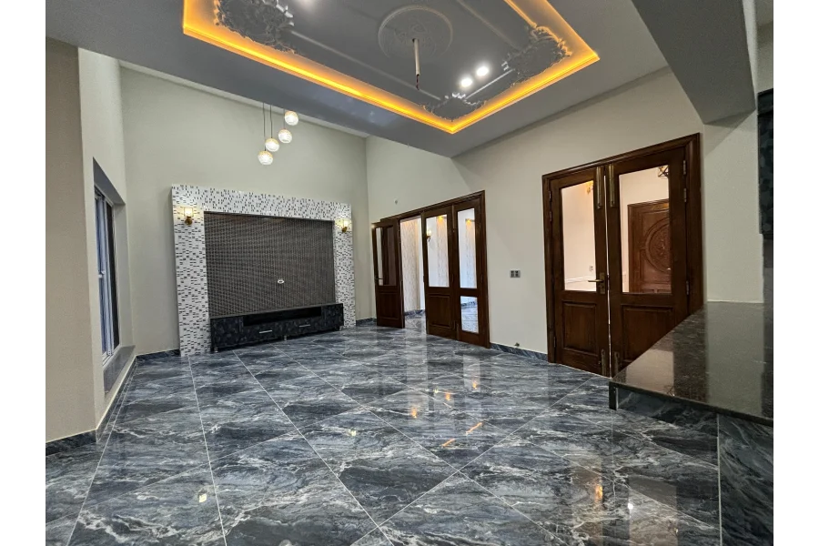 9 Marla House Available For Sale