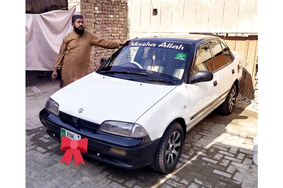 Margalla 1998 full maintained car.white color..call 03003185872..
