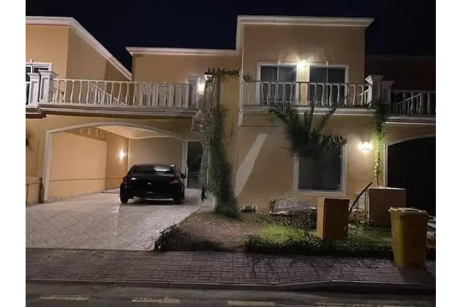 اطہر ایسوسی ایٹس سنگل بیلٹ ویسٹ اوپن اسپورٹس سٹی ولا کی پیشکش کر رہے ہیں۔