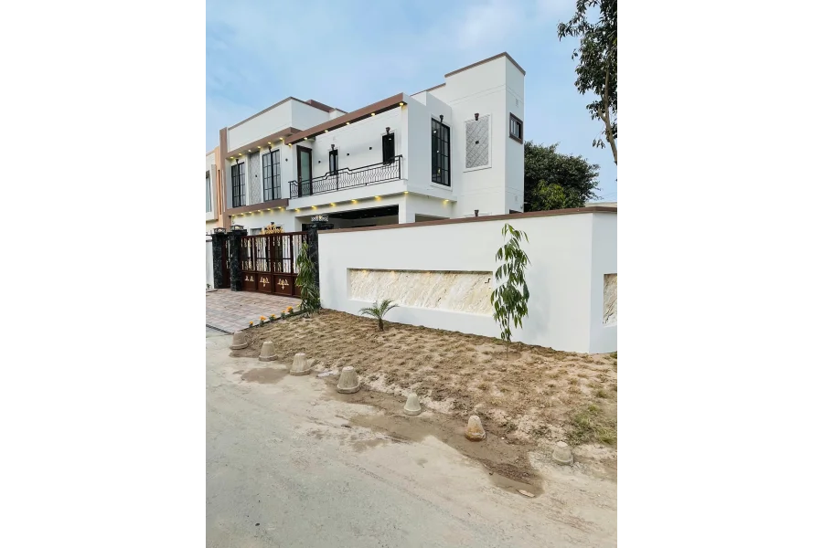 10 مرلہ الٹرا لگژری ڈیزائنر مکان برائے فروخت