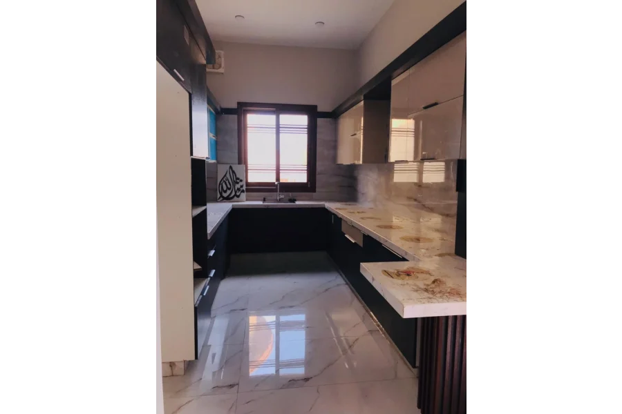 300 گز کا بالکل نیا بنگلہ برائے فروخت