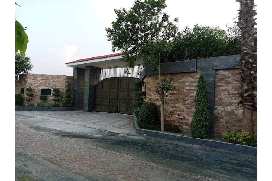 2 ایکڑ / 16 کنال سرسبز و شاداب لگژری &quot;ڈریم فارم ہاؤس&quot;