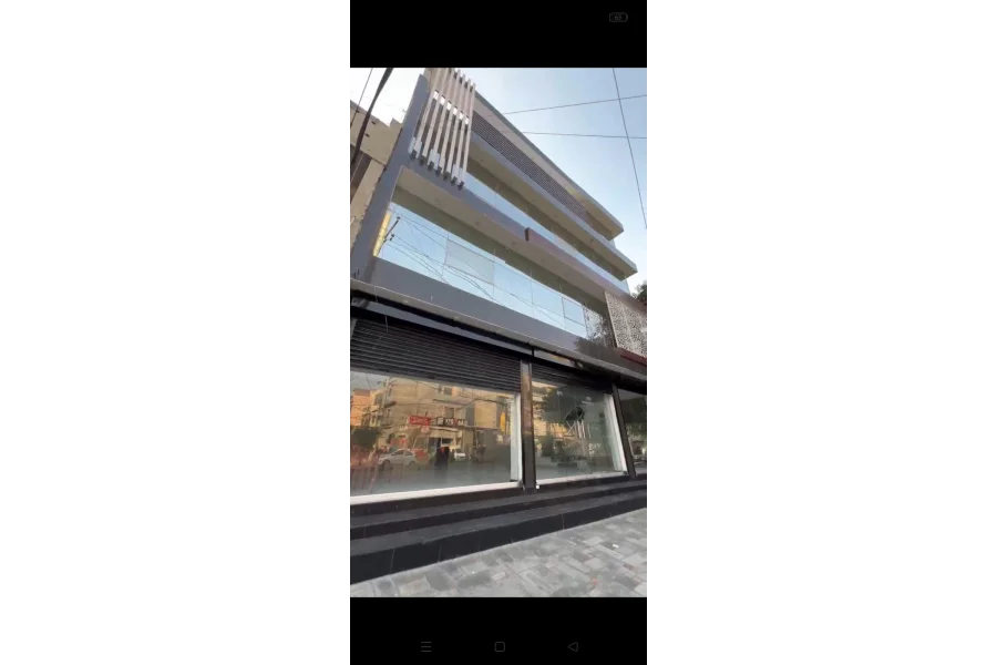 مین گرومنگت روڈ پر 7 مرلہ 4 منزلہ پلازہ