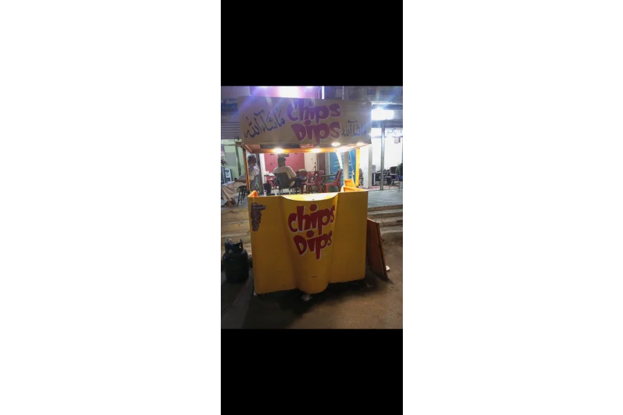 Burger and fries counter