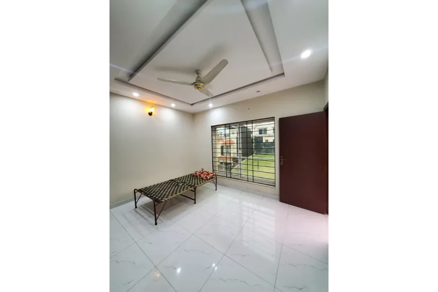 بہریا فیز 8 میں 5 مرلہ ڈبل یونٹ مکان برائے فروخت