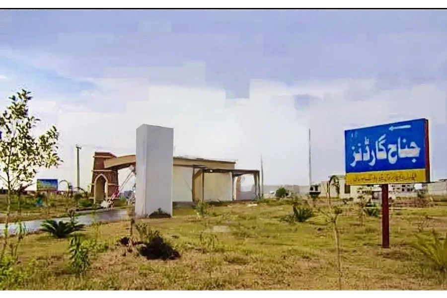 سٹریٹ 242 لیول پلاٹ برائے فروخت