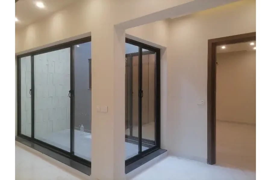 فروخت کے لیے آپ ڈیوائن انکلیو میں کشادہ مکان تلاش کرسکتے ہیں۔