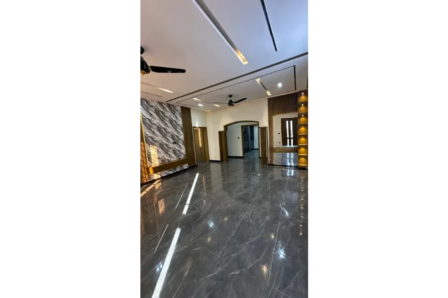 9.5 مرلہ ڈبل سٹوری ہاؤس برائے فروخت