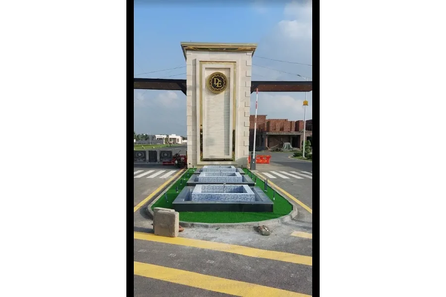 ڈیوائن انکلیو مین کینال روڈ پر بہت خوبصورت اور ترقی یافتہ سوسائٹی