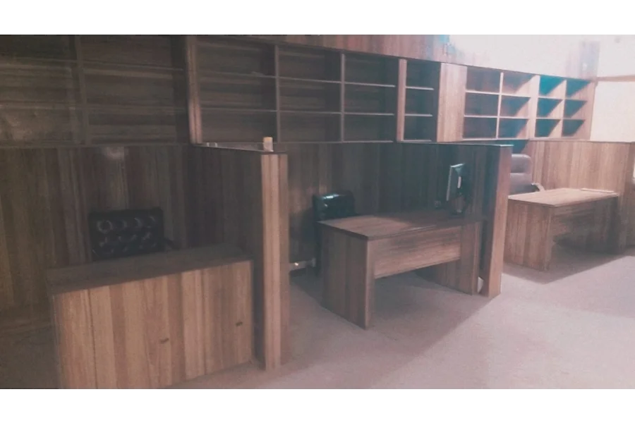 کٹائی کی بنیاد پر فرنشڈ اور اچھی طرح سے برقرار رکھنے والا کمرشل آفس