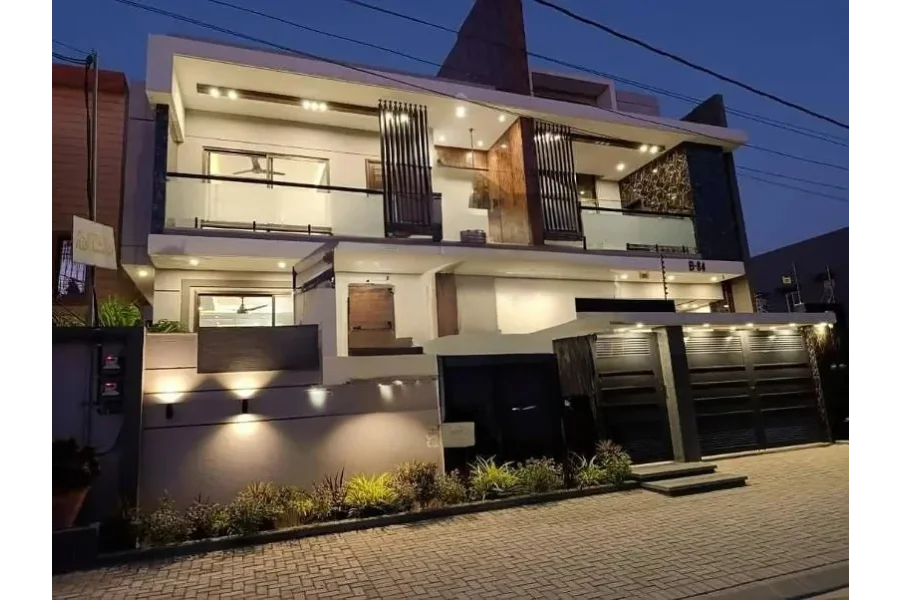 بالکل نیا لگژری بنگلہ برائے فروخت گلشن معمار، کراچی