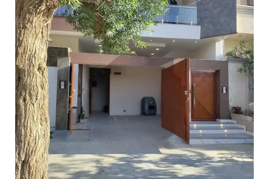 گلشن معمار - سیکٹر زیڈ میں پرائم لوکیشن ہاؤس برائے فروخت