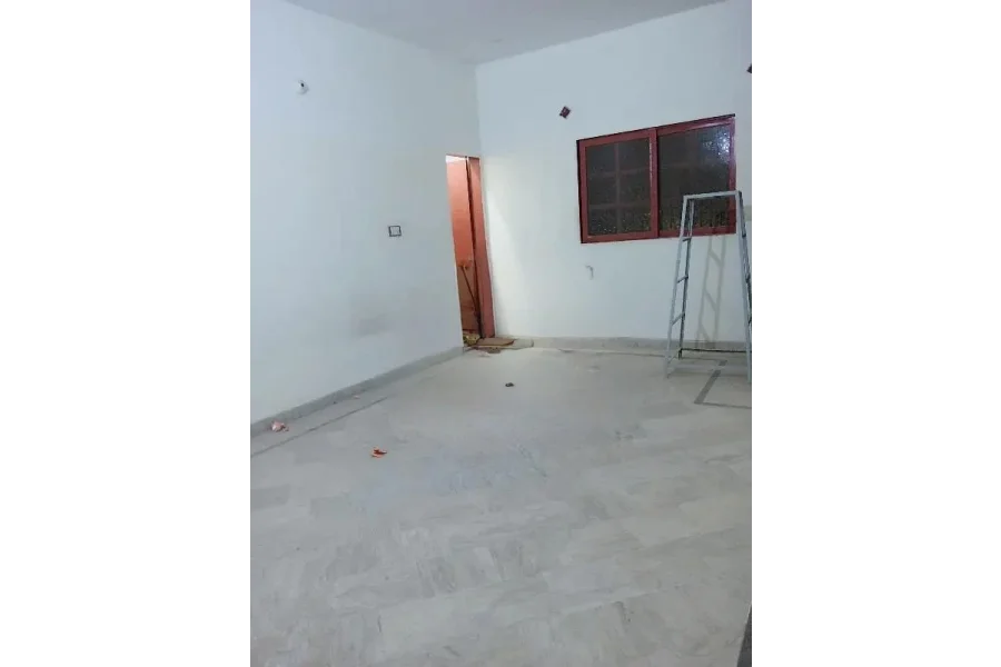 750 Square Feet Upper Portion for rent