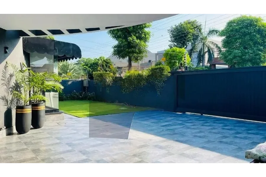 01 Kanal Modern Style Furnished House Available For Sale