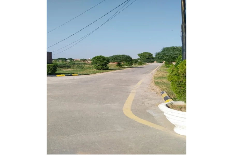 7 marla plot in Madina Paradise