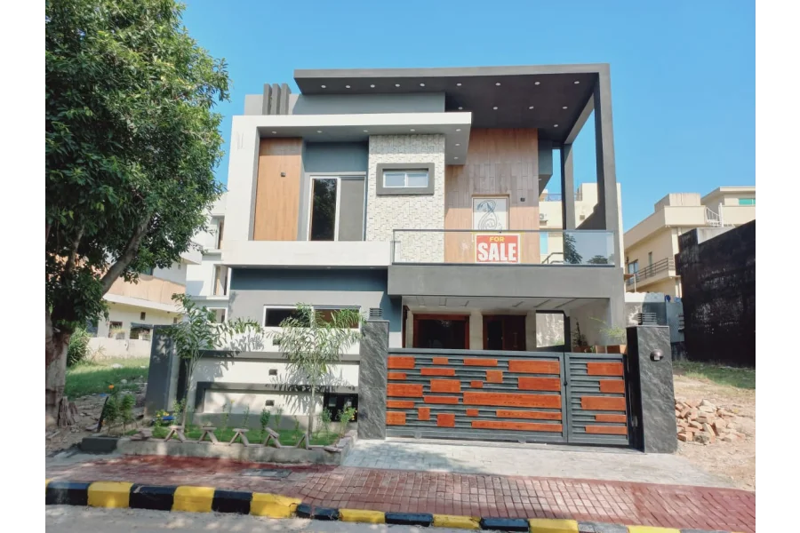 بحریہ ٹاؤن راولپنڈی میں 10 مرلہ ڈیزائنر مکان برائے فروخت