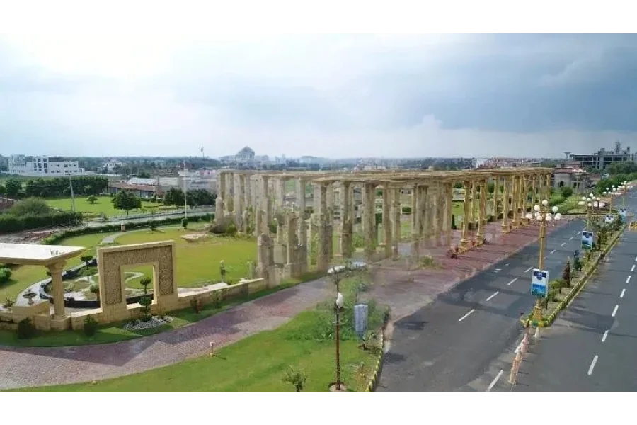 رائل آرچرڈ میں پرائم لوکیشن 22 مرلہ رہائشی پلاٹ دستیاب ہے۔