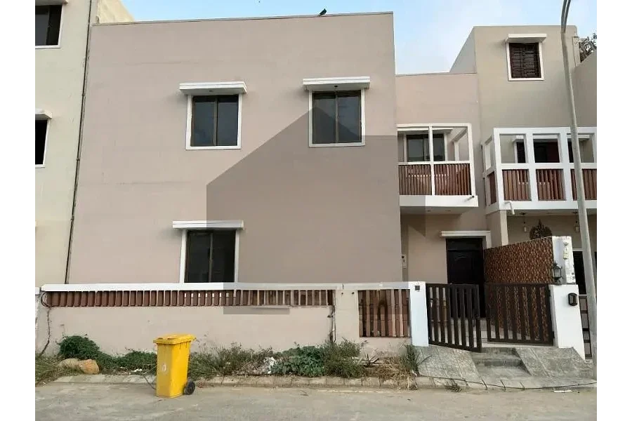 نیا ناظم آباد بلاک سی میں پرتعیش بنگلہ 120 اسکوائر یارڈ میں برائے فروخت۔