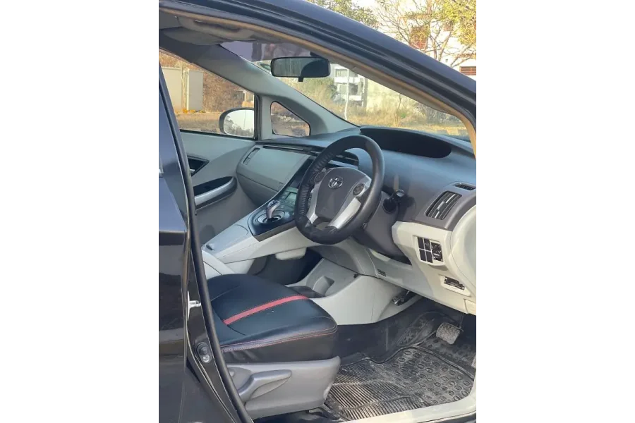 Toyota Prius 2010 G 1.8 Touring Full option