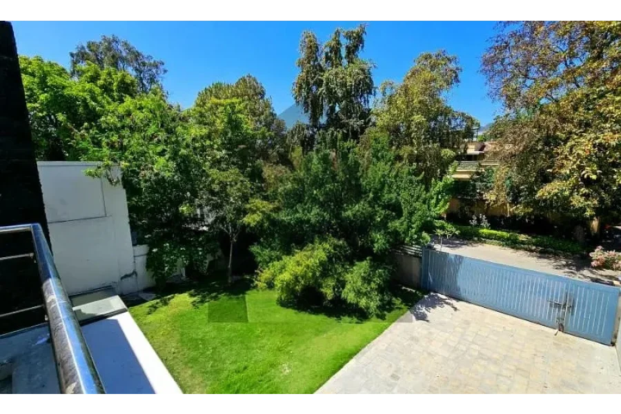 1.8 کنال کارنر تھری گیٹس ہاؤس مع انیکسی فروخت کے لیے ہے۔