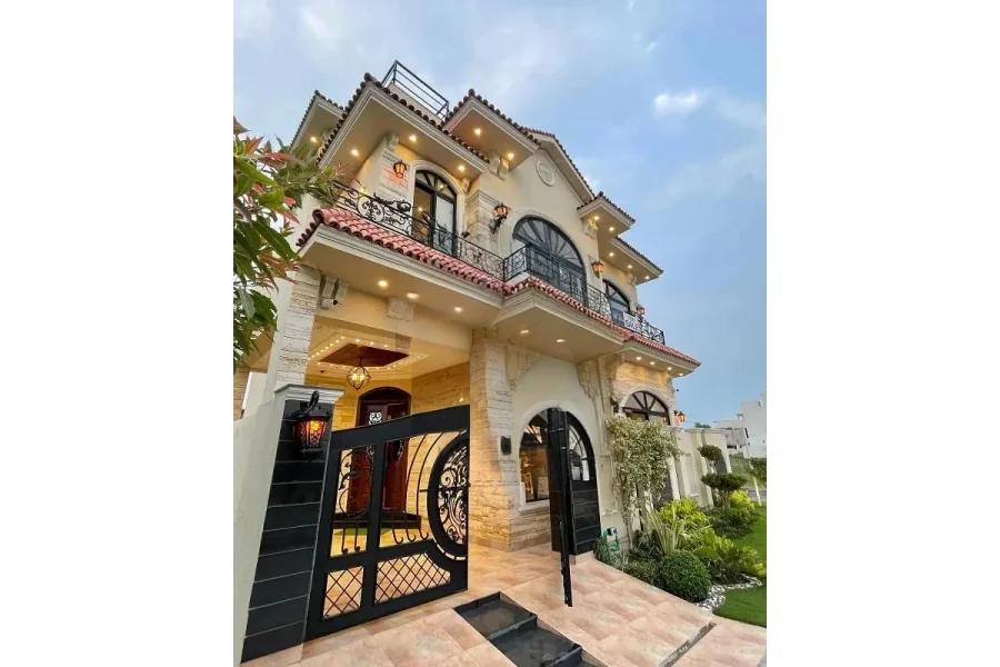 Proudly Offers Elegant 6 Marla Corner Architectural Design House