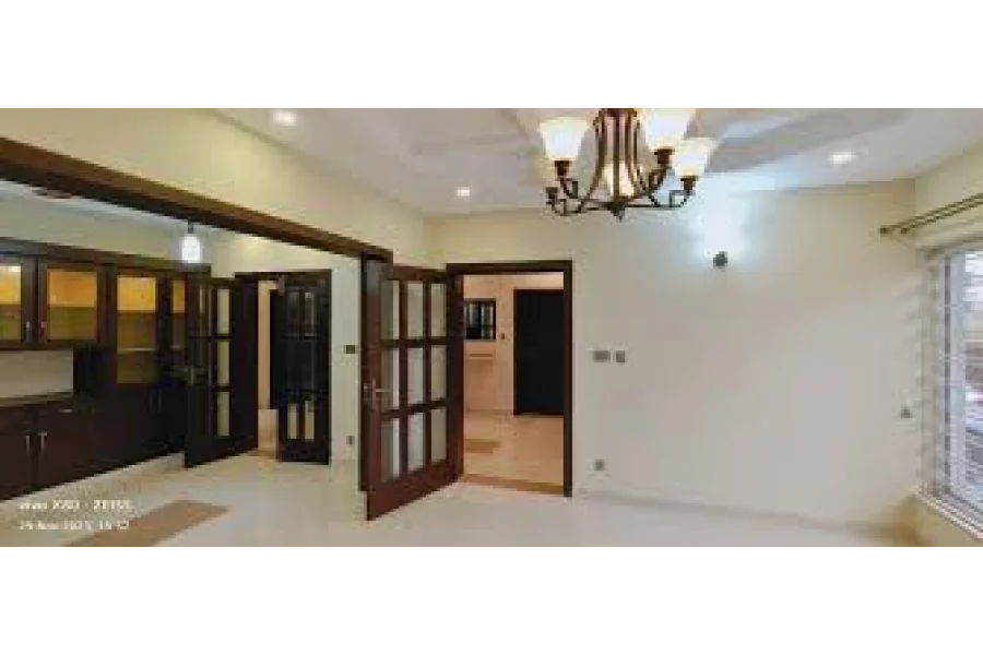 1500 مربع فٹ حصہ کرایہ پر