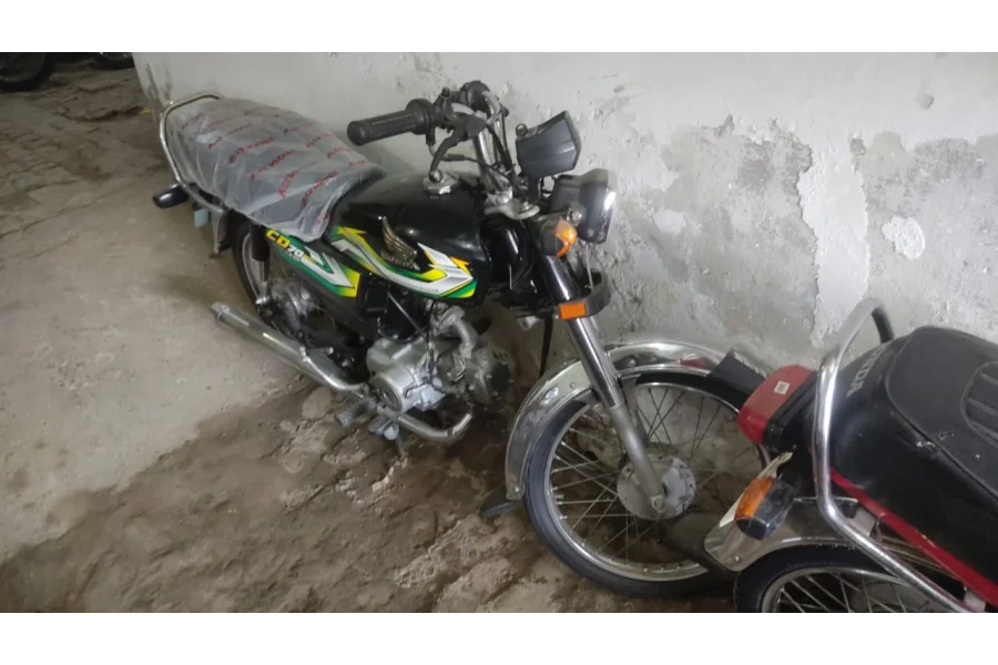 HONDA CD70 BIKE 23 MODEL AVAILABLE FOR SALE