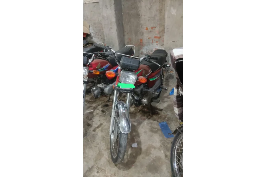 ہونڈا سی جی 125 فروخت کے لیے دستیاب ہے۔