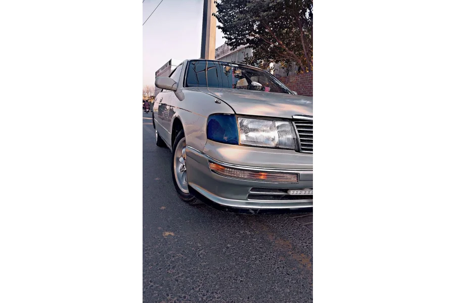 Toyota crown 1974 model 1994 ki body