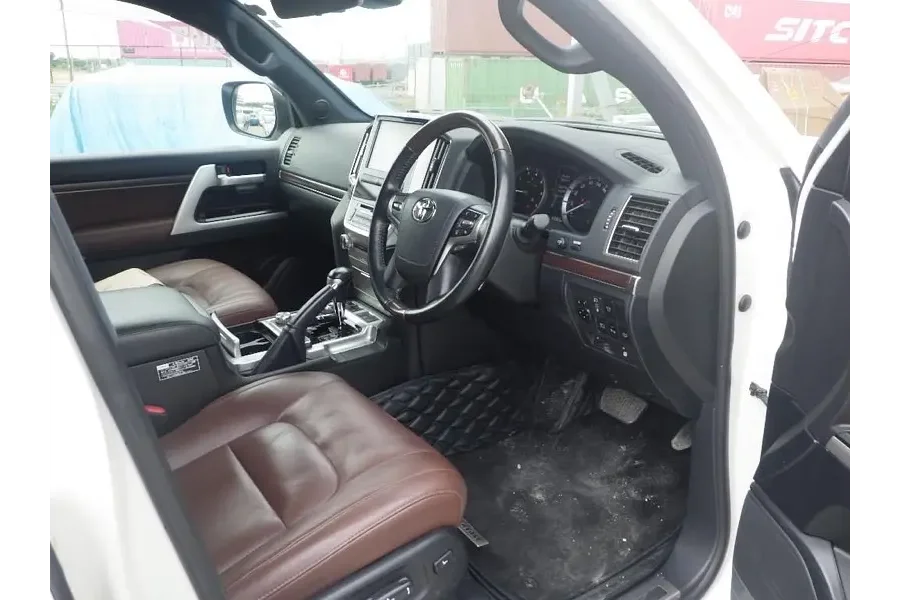 ٹویوٹا لینڈ کروزر 2020 ZX مکمل گھر برائے فروخت